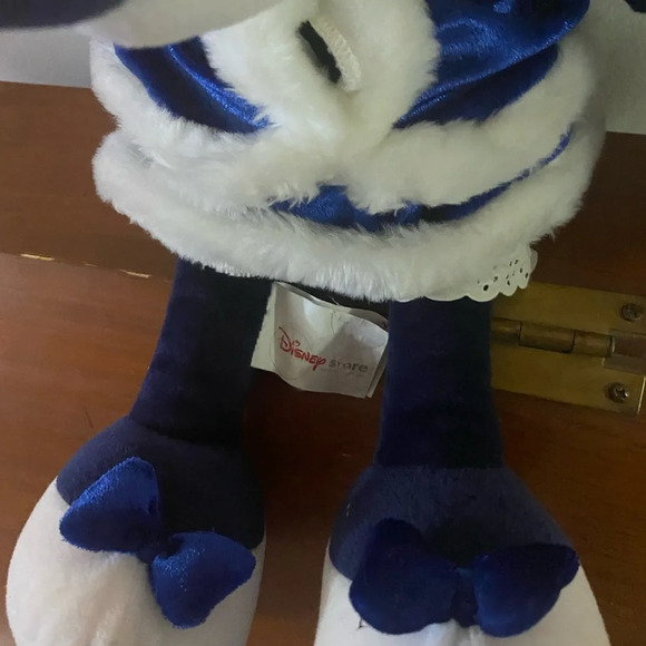 Disney Store Winter Blue Minnie Mouse Plush - Picture 7 of 9